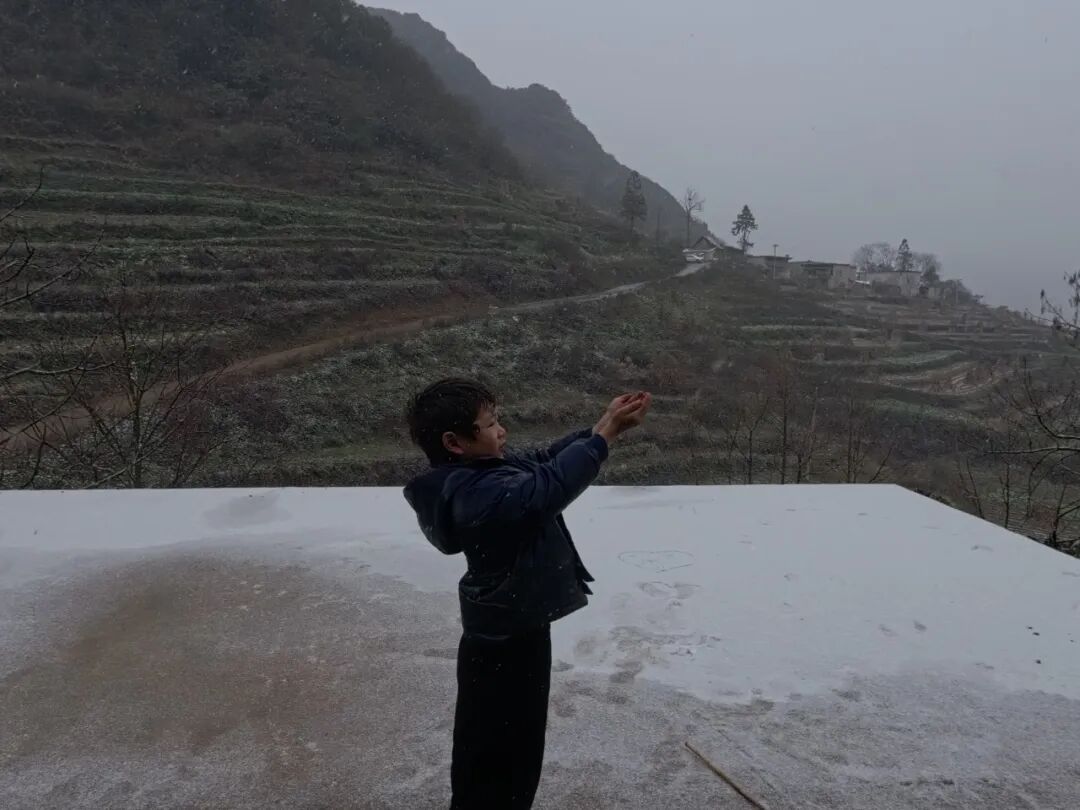 接雪的弟弟